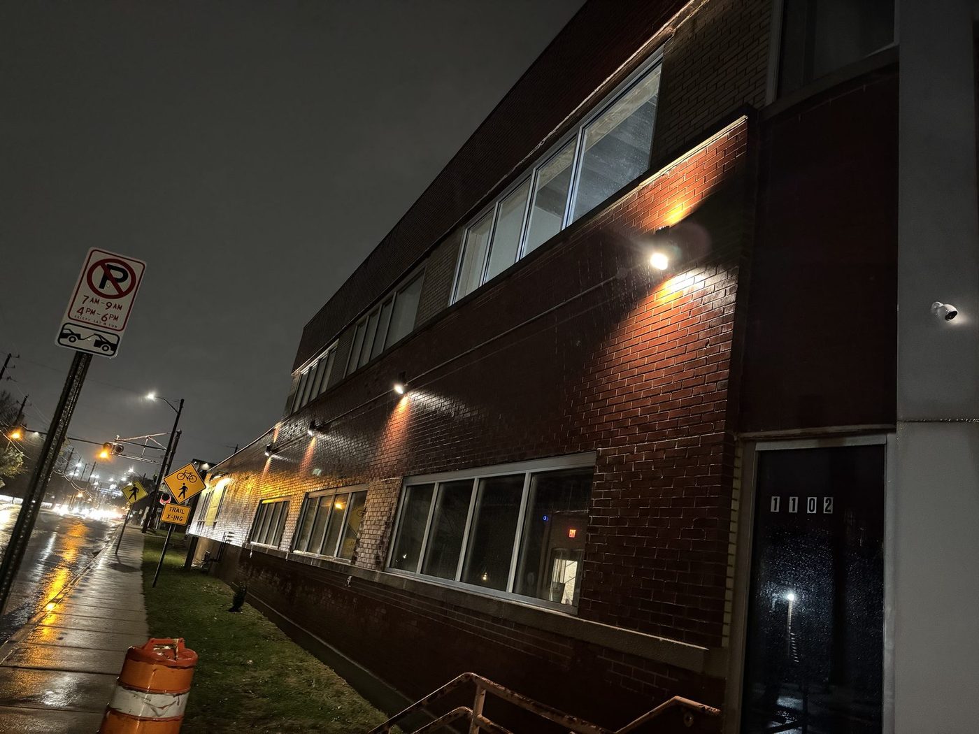 Exterior building lighting