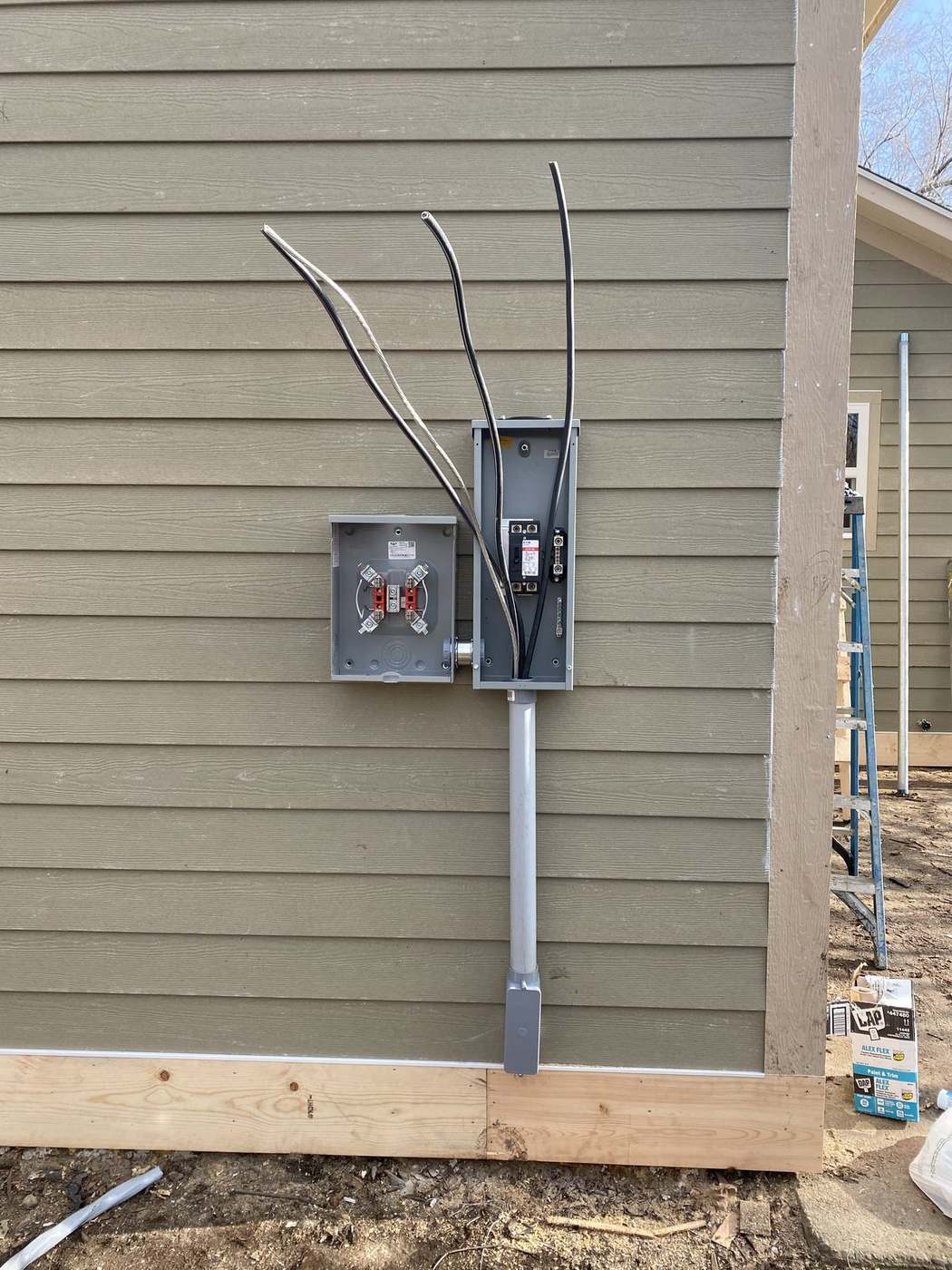 Meter socket and disconnect