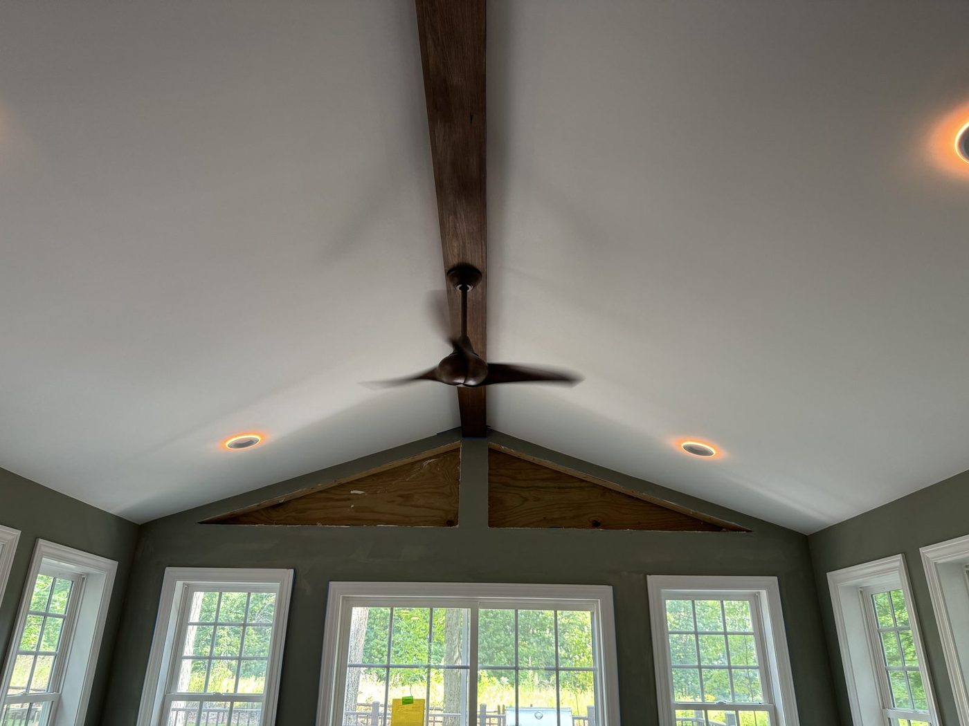 Vaulted ceiling fan